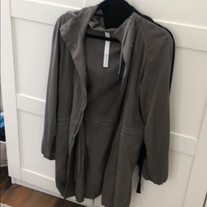 Lululemon lightweight jacket size 8